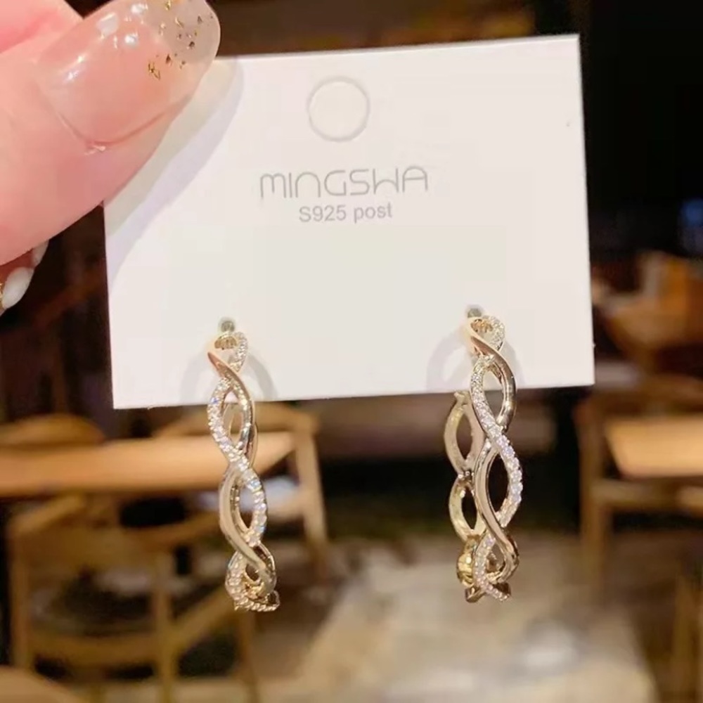 New 18k hold plated Temperamental Twisted Diamond Earrings - Picture 2 of 4